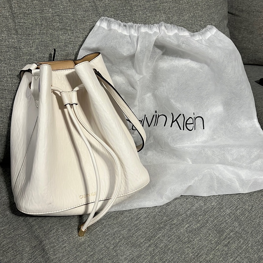 Calvin Klein white Gabrianna bucket purse, crossbody with original dust cover